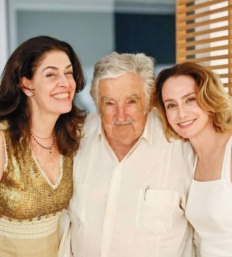 A empresária Paula Lavigne (esq.) com Pepe Mujica e Carol Proner
