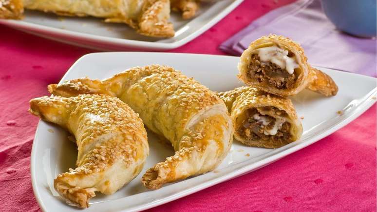 Meat croissant with ricotta: an elegant and tasty snack
