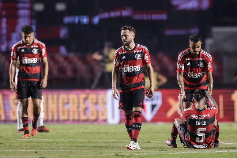 Everton Ribeiro ainda tem situação indefinida no Flamengo 