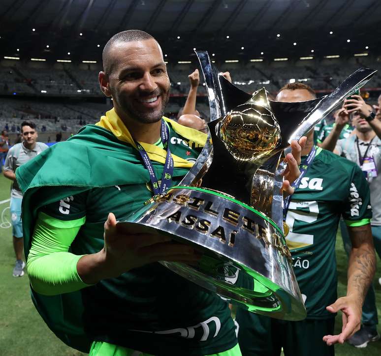 Troféu da Copa do Mundo de rugby visita a ESPN, que transmitirá o