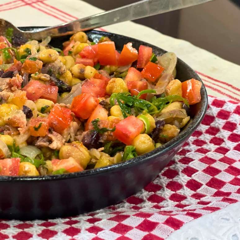 Chickpea salad with sardines: more flavor, for a few dollars