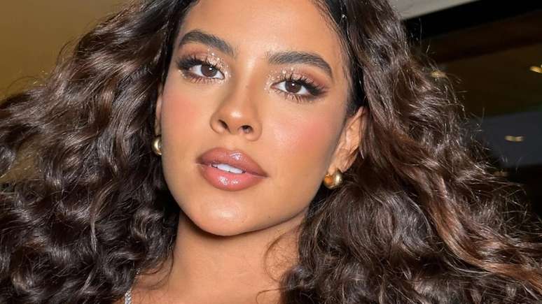 Bella Campos renews her tan with a minimal bikini and exudes beauty on the web