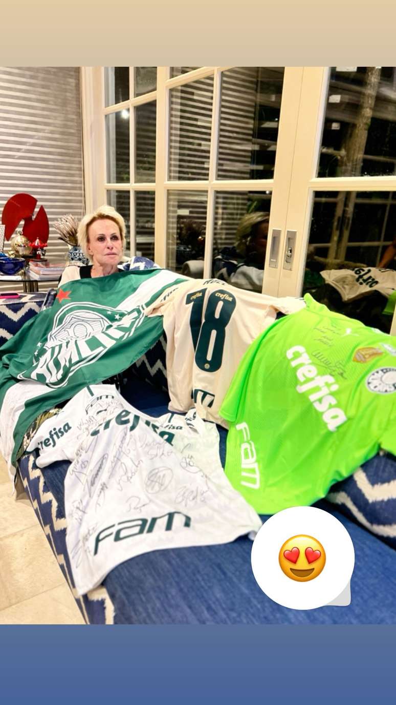 Ana Maria celebrates Palmeiras' title Ana Maria celebrates Palmeiras' title