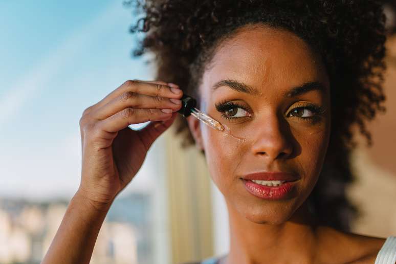 Veja quais cuidados adotar para uma rotina de skincare no verão