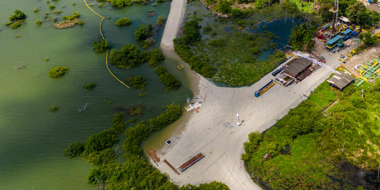 Afundamento do solo na área de mina em Maceió; lagoa avança em área