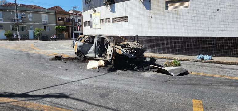 Veículos foram queimados após o rebaixamento do Santos 