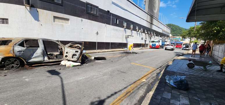 Entorno da Vila Belmiro ainda retrata caos após a confusão com torcedores