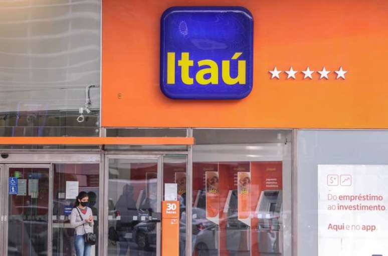 Itaú rejuvenesce marca para comemorar 100 anos