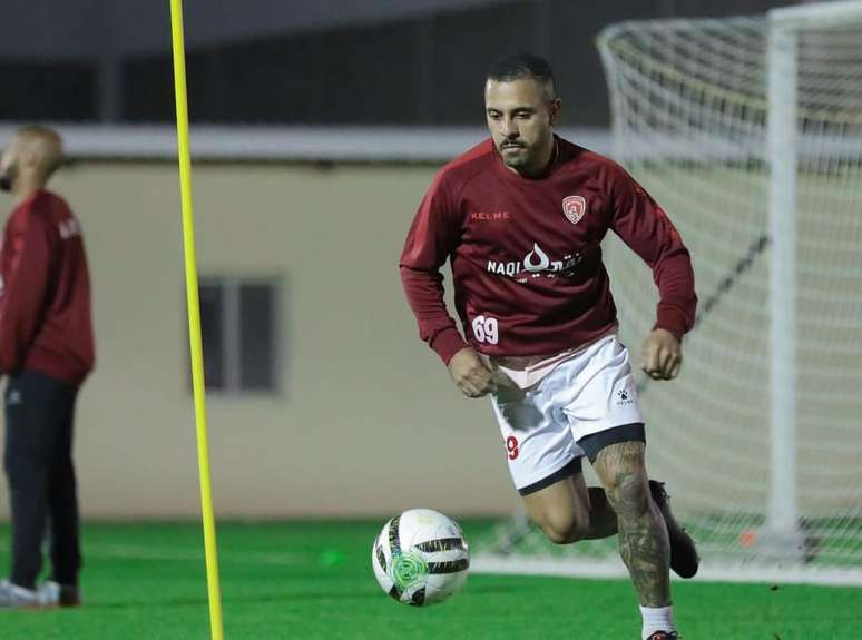 Al-Arabi wins and Diego Miranda has a good game in the Arab Division 1