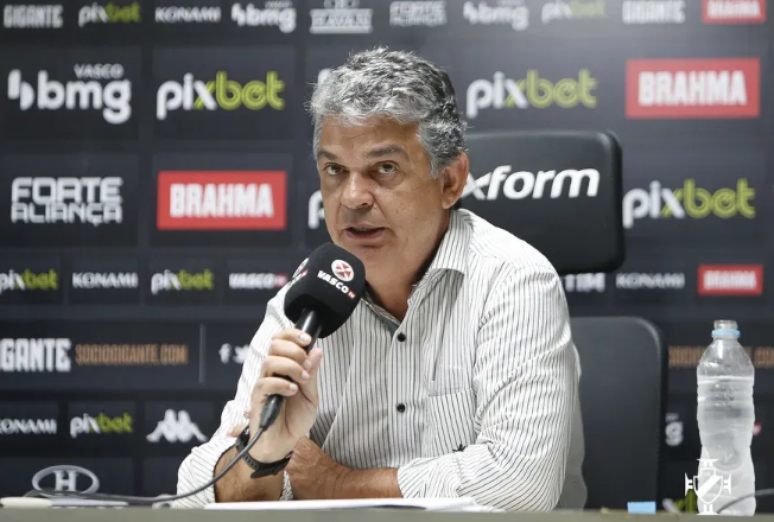 Carlos Brazil deixa o comando da base do Vasco 