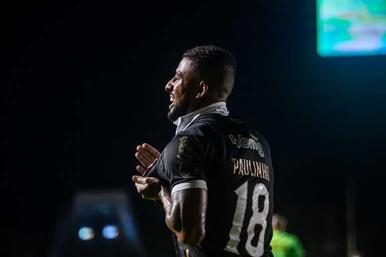 Paulinho Paula, do Vasco, comemora gol contra o Red Bull Bragantino 