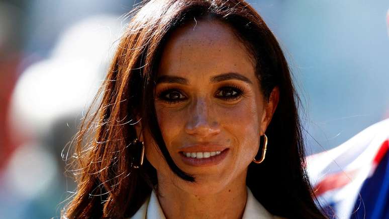 Três das mensagens apresentavam comentários racistas sobre Meghan, esposa do filho mais novo do rei Charles, o príncipe Harry