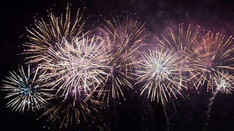 Os fogos de artifício podem causar acidentes - Shutterstock