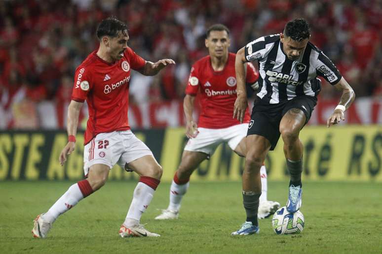 CLÁSSICO: Em jogo incrível, Flamengo é eliminado pelo Botafogo na