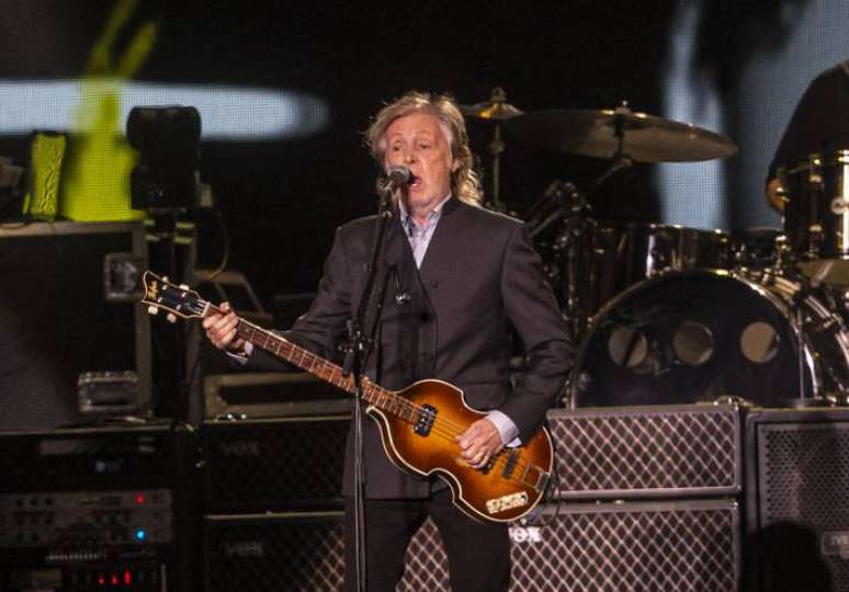 Paul McCartney rolls down the window of an escorted car and waves to fans in Sao Paulo;  watch the video
