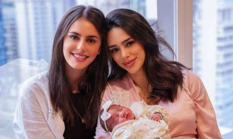 Bianca and Bruna Biancardi, sisters, with little Mavie Bianca and Bruna Biancardi, sisters, with little Mavie