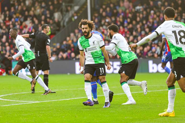 Mohamed Salah 11 do Liverpool marca um gol e comemora durante a partida da Premier League entre Crystal Palace e Liverpoo - 9/12/2023