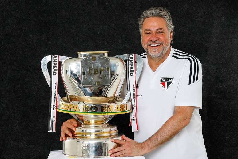 Julio Casares é reeleito presidente do São Paulo após ser único candidato -  Esportes - R7 Futebol