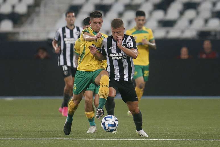 Na Sula, o Botafogo caiu para o Defensa y Justicia.