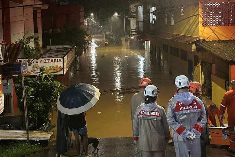 Chuva em Angra dos Reis alagou bairro e causou prejuízos aos moradores