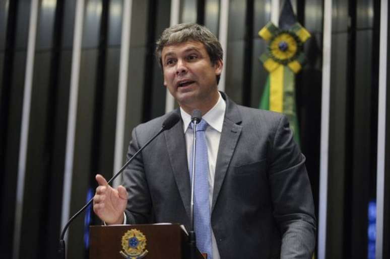 Lindbergh Farias fez críticas à posição de Haddad em defesa da meta fiscal. FOTO: Moreira Mariz/Agência Senado