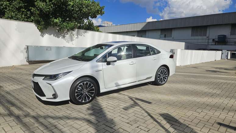 Toyota Corolla 2024 Hybrid Altis Premium