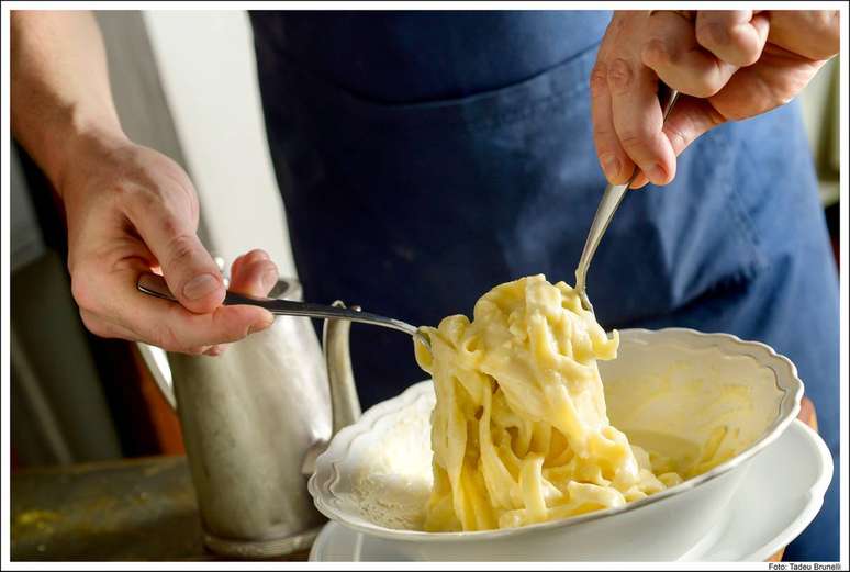 Em porção para duas pessoas, o 'Fettucine Imperiale' (R$ 120) leva massa fresca, manteiga e queijo grana padano. Al. Lorena, 2.155, Jd. Paulista, 3062-5338.