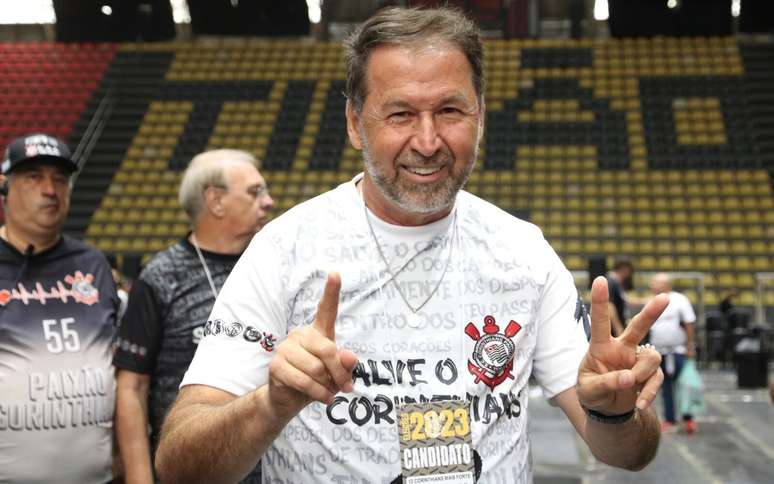 “Augusto Melo doesn’t know where he is at Corinthians,” says the journalist