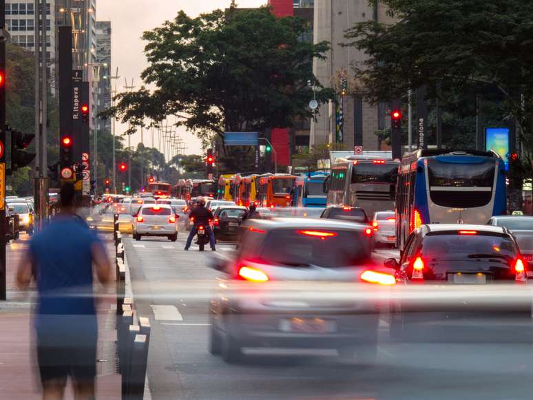 Embora a maior parte das infrações envolvam os condutores, os pedestres também fazem parte da lista.