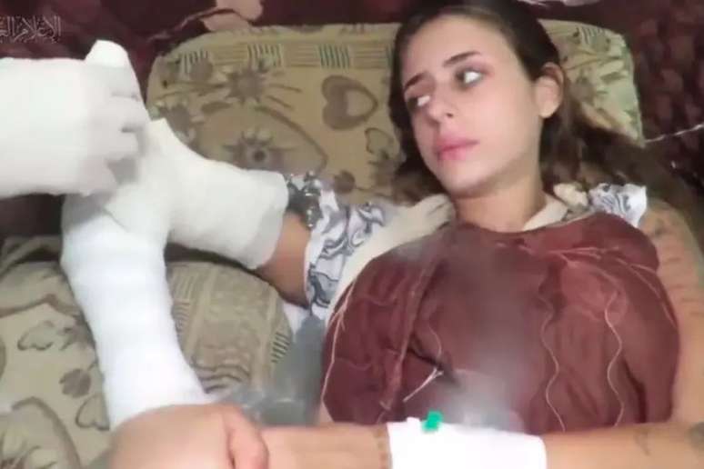 Mia apareceu em vídeo do Hamas com ferimento no braço
