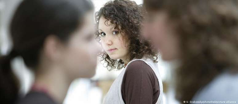 Ampla maioria dos usu&aacute;rios de redes sociais que compartilham hist&oacute;rias sobre uma suposta "segunda puberdade" &eacute; de mulheres