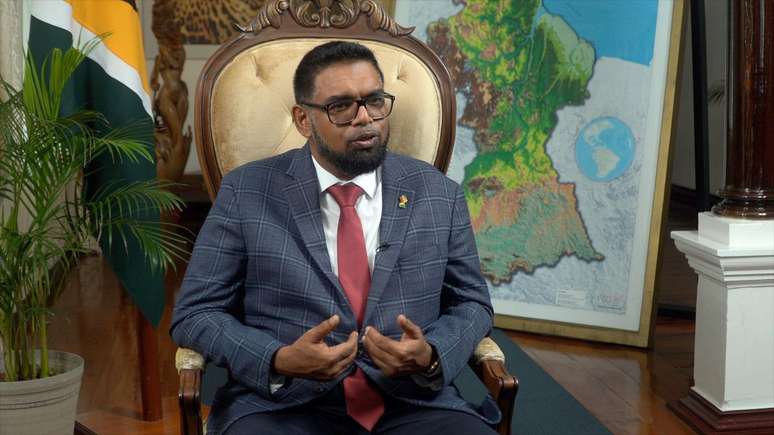'Garantimos a todos os cidadãos da Guiana, especialmente aos que vivem na fronteira, que não há absolutamente nada a temer', diz presidente da Guiana