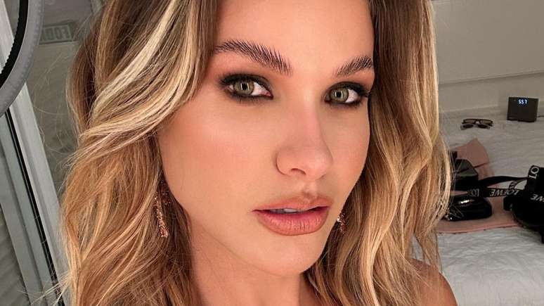 Gusttavo Lima’s wife tests the fire extinguisher: ‘Fire!’