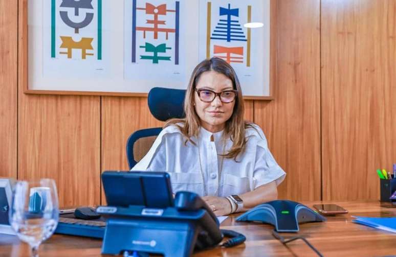 Conta da rede X, antigo Twitter, da primeira-dama foi invadida na noite de segunda, 11