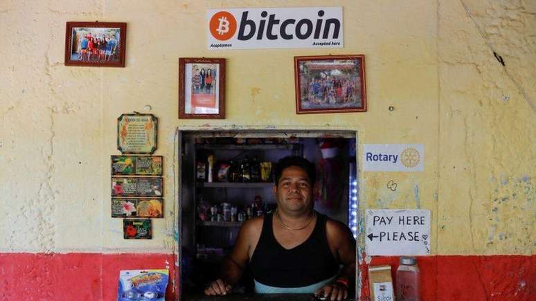 The government conducted a major campaign for the population to use bitcoin in daily life.