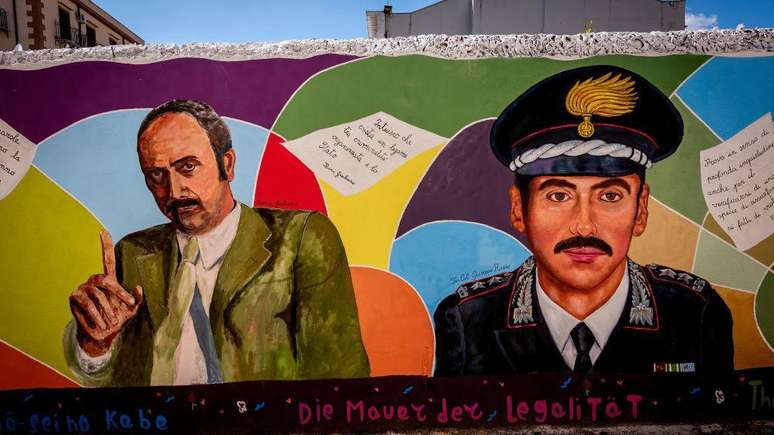 O comissário de polícia Boris Giuliano e o tenente-coronel carabinieri Giuseppe Russo, assassinados pela máfia, estão no 'muro da legalidade' em Palermo