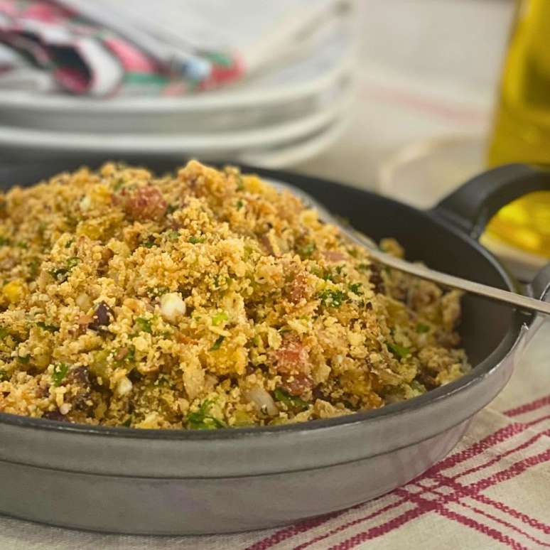 Christmas farofa, with bacon, for filling or side dish