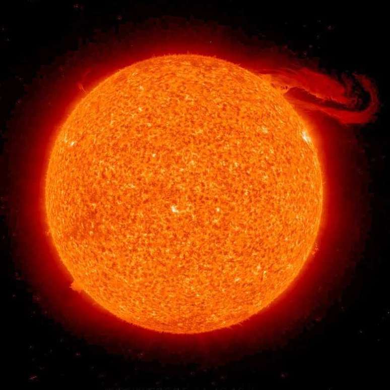 Erupção solar no Sol em 14 de dezembro atingiu a Terra