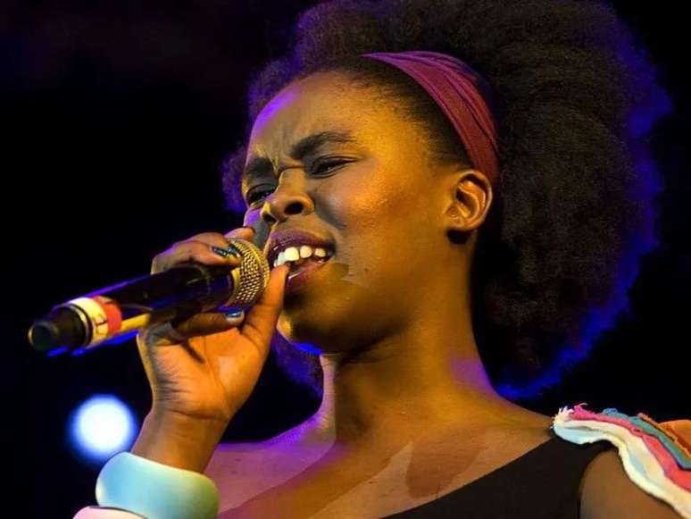 Cantora Zahara durante show.