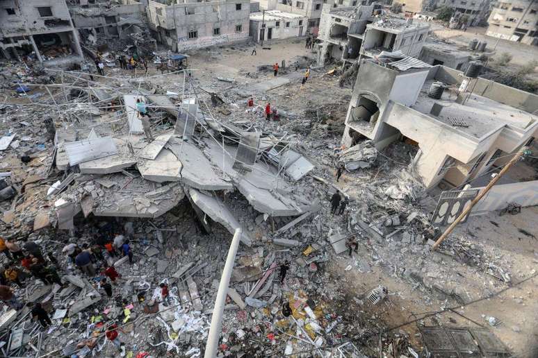 A destruição causada pelas sucessivas guerras e o bloqueio de Israel deixaram os habitantes de Gaza dependentes da ajuda humanitária internacional