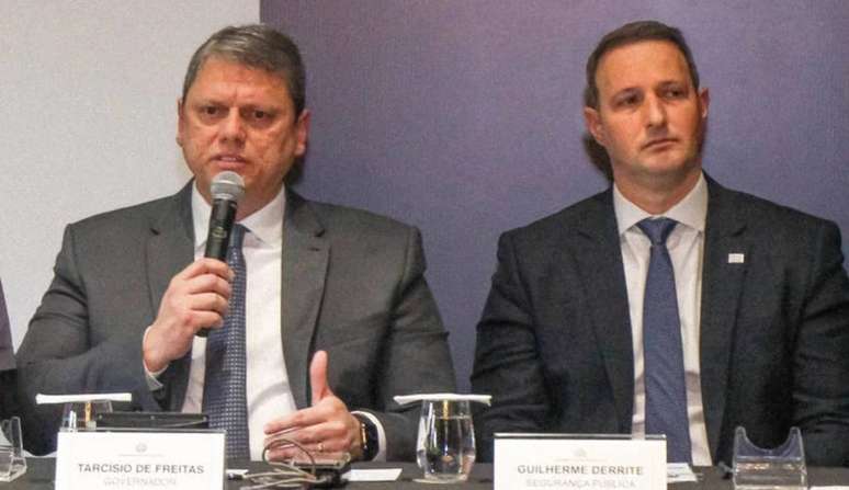 O governador de SP Tarc&iacute;sio de Freitas e o secret&aacute;rio estadual de seguran&ccedil;a p&uacute;blica Guilherme Derrite. Foto: Divulga&ccedil;&atilde;o