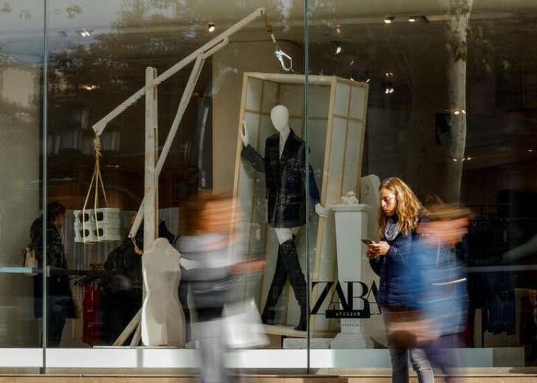 Vitrine da Zara sem Barcelona, Espanha
11/12/2023
REUTERS/ Albert Gea