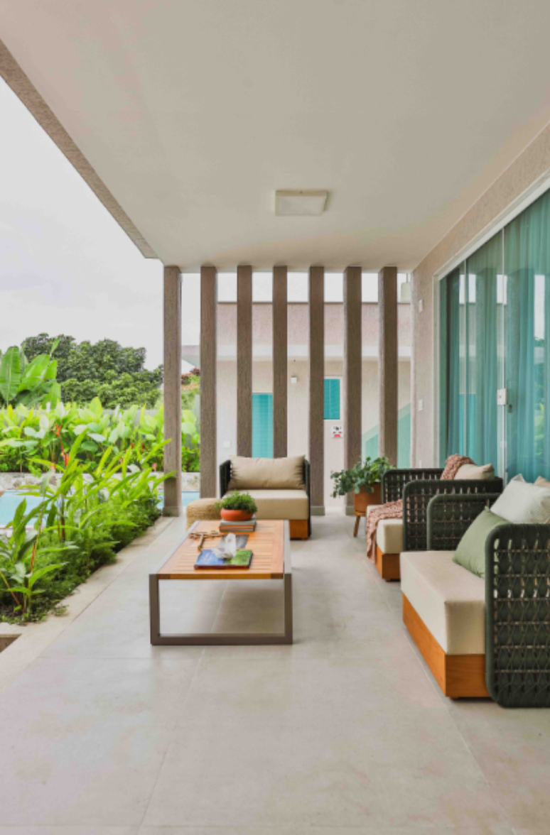 Cores de casas: tons verdes se destacam nos móveis desta casa de praia – Projeto: Camila Fleck | Foto: Pedro Mello