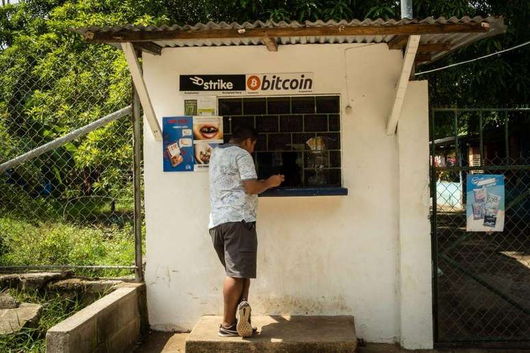 El Salvador adotou o bitcoin como moeda legal em 2021.