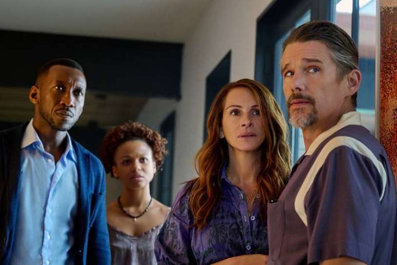 (Da esquerda para direita) Mahershala Ali, Myha'la, Julia Roberts e Ethan Hawke em cena de ‘O Mundo Depois de Nós’, da Netflix