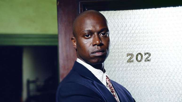 Em Homicide: Life on the Street, Andre Braugher dava vida ao detetive Frank Pembleton (Imagem: Divulgação/NBC)