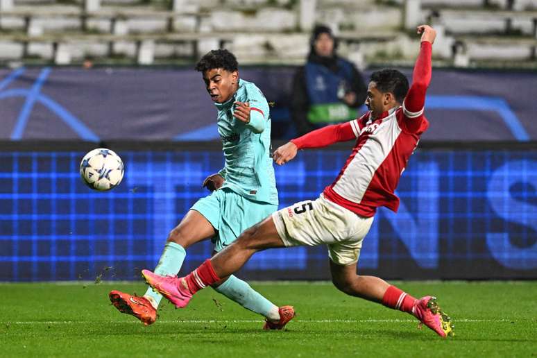 Barcelona is defeated by Royal Antwerp, but guarantees the group leadership in the Champions League