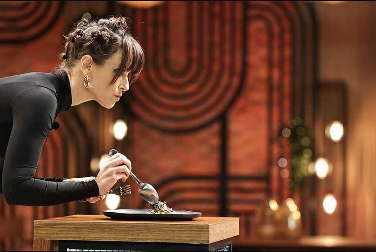 Chef Helena Rizzo avalia as sobremesas feitas na prova eliminatória desta última terça-feira (15).
