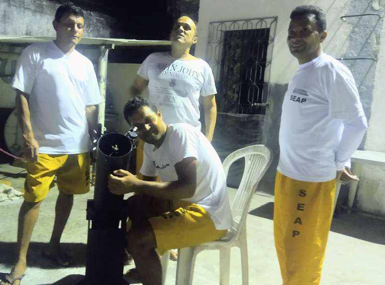 Detentos de Esperança (PB) aprendem a construir telescópios, estudam astronomia e, em seguida, os equipamentos são doados às escolas municipais