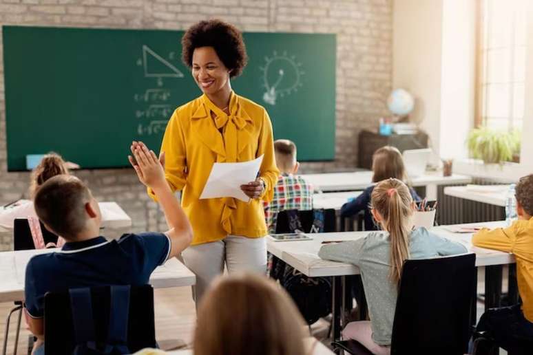 Professores ou estudantes devem preencher requisitos